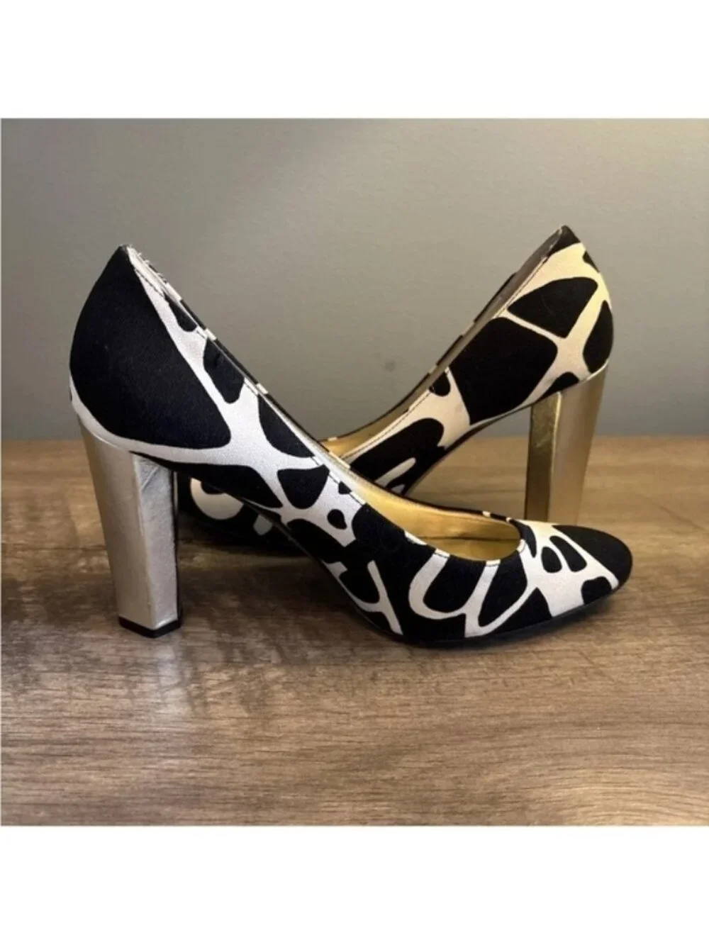 Diane Von Furstenberg Women's Black White Print Pump Heels Shoes Gold Heel 7M - Picture 11 of 14